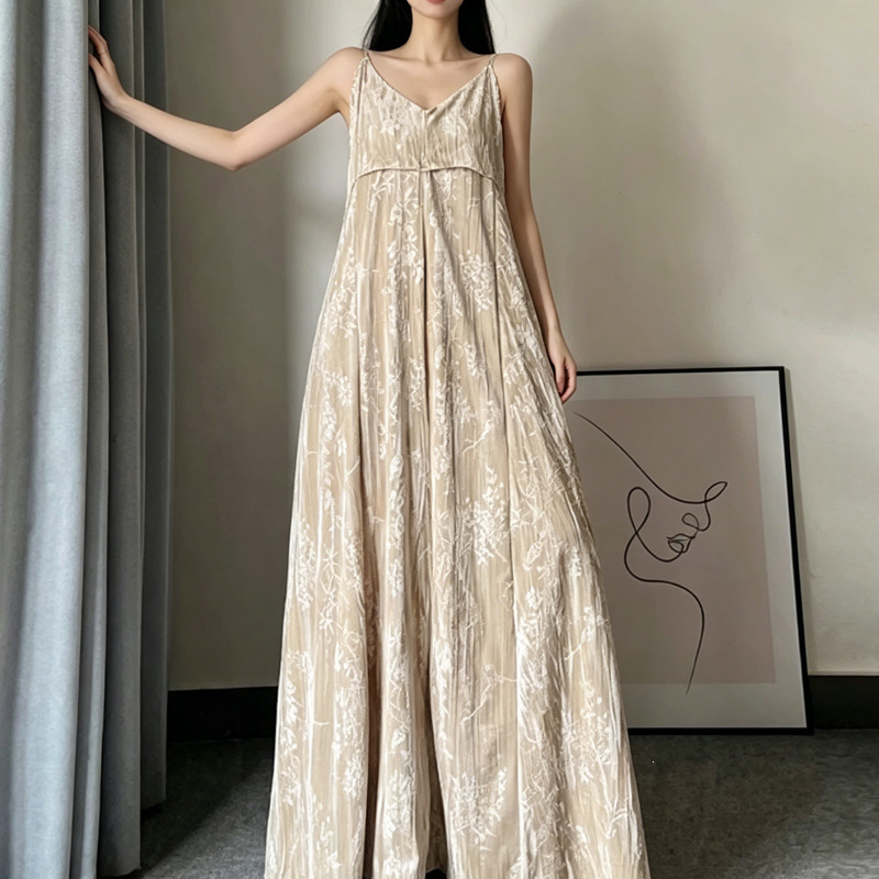 Bohemian style printed strap V-neck dress for women, summer loose fit, extra-long, ankle-length, floor-sweeping, large hem dress