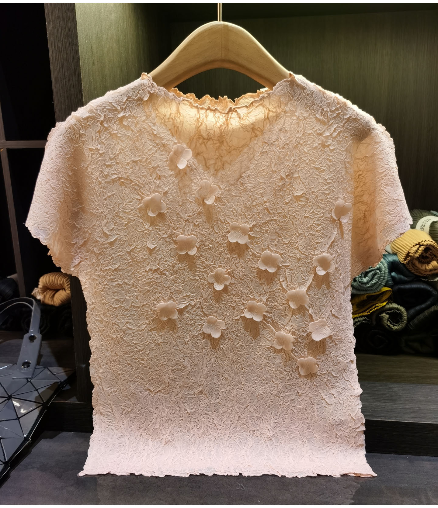 Áo thun nữ cổ cao tay ngắn xếp ly hoa tay thủ công, dáng suông thanh lịch — Xanh lá cây nhạtcolor, màu đen, màu sắc, màu hồng chi tiết 12