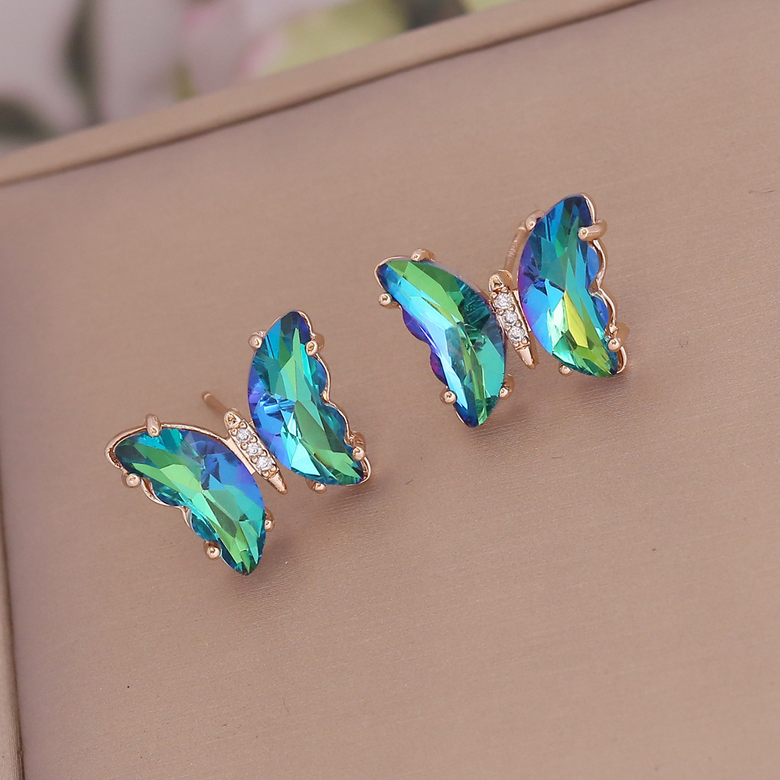 Yunnan brocado transfronterizo nuevo gradiente mariposa collar personalidad de moda europea y americana ins Luz de lujo niñas collar clavícula cadena