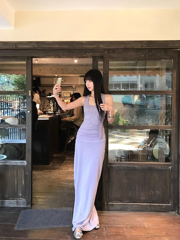ユニークで美しいニッチなパープルのノースリーブホルターネックサスペンダーロングスカートドレス女性用2025年夏の新しいスタイル|undefined