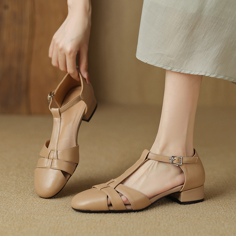 Sandal nữ bít mũi khóa chữ T phong cách La Mã cổ điển, gót thấp — Màu trắng be