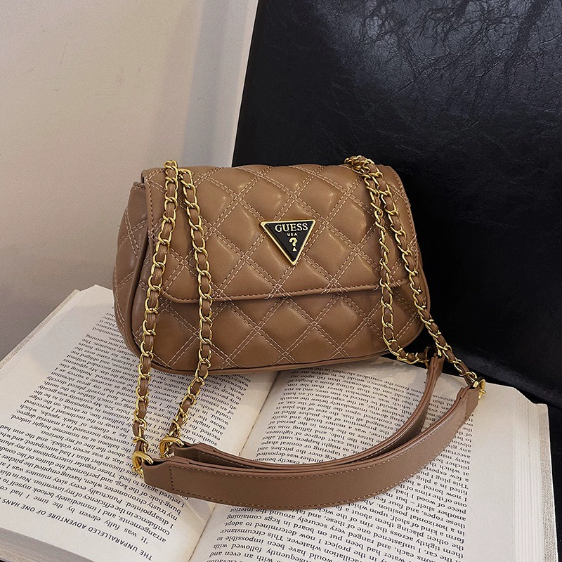 One-shoulder Bag, Quilted Vegan Leather, Chain Strap, City Style (23×7×15 cm)