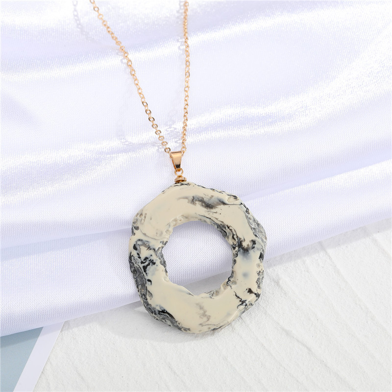Exaggerated  Imitation Agate Spar  Irregular Hollow Round Resin Pendant Necklace display picture 7