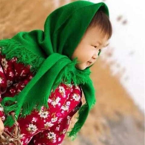 Scarves for elderly women, mothers, in Northeast China featuring large floral patterns, suitable for rural grandmas and village ladies in 2024.