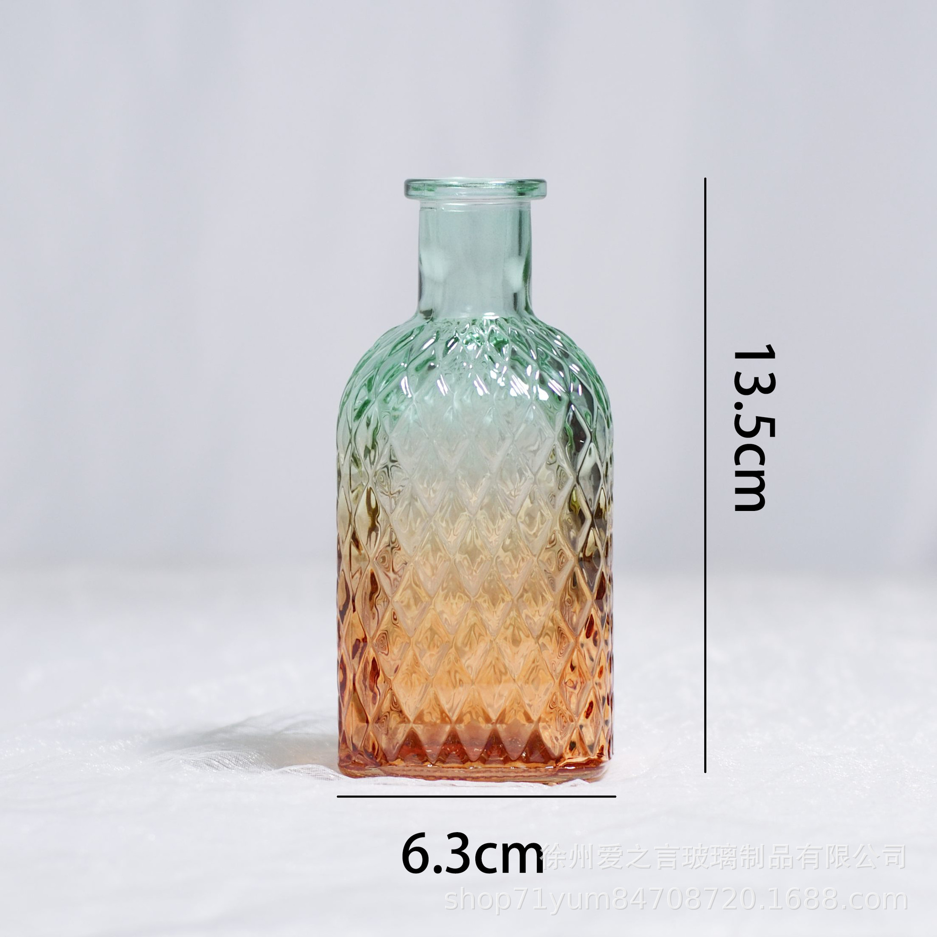 Square reagent vase; green-orange gradient