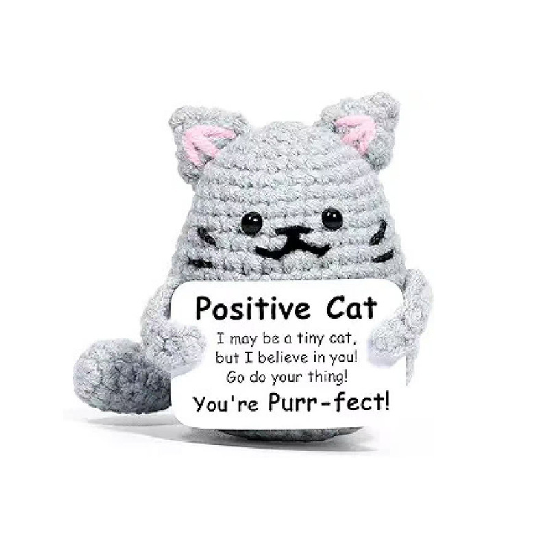 国境を越えたアマゾンで人気のある新商品かわいい子猫が手作業で毛糸人形を飾っている|undefined