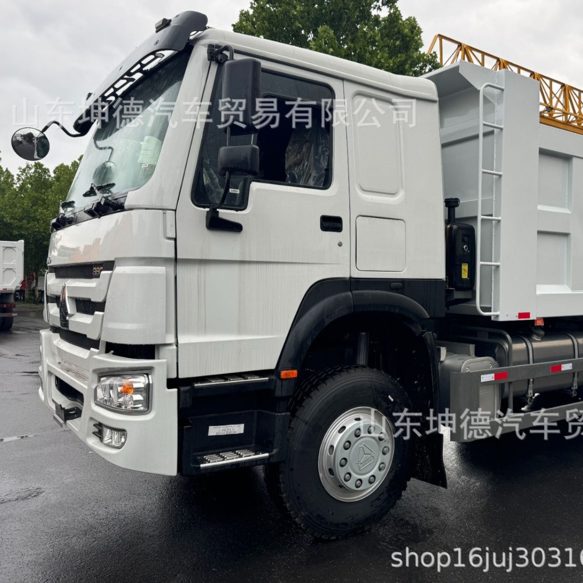 出口中国重汽库存新订都可8X4中国重汽howo豪沃自卸车