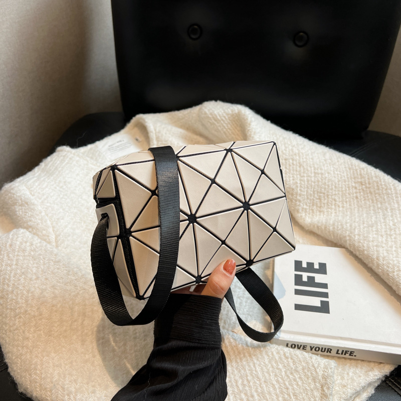 2023 nueva moda bolso de hombro bolsa de mensajero versátil de alta calidad Internet celebridad costura geométrica pequeña bolsa cuadrada bolso de las mujeres