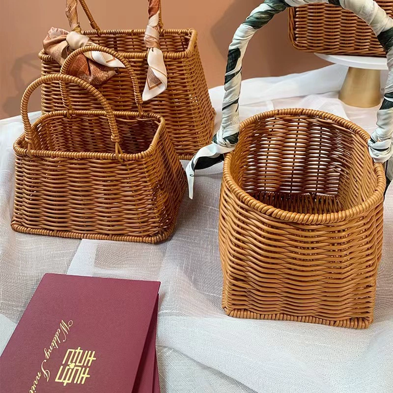 Handheld woven basket, decorations flower-shaped for living room