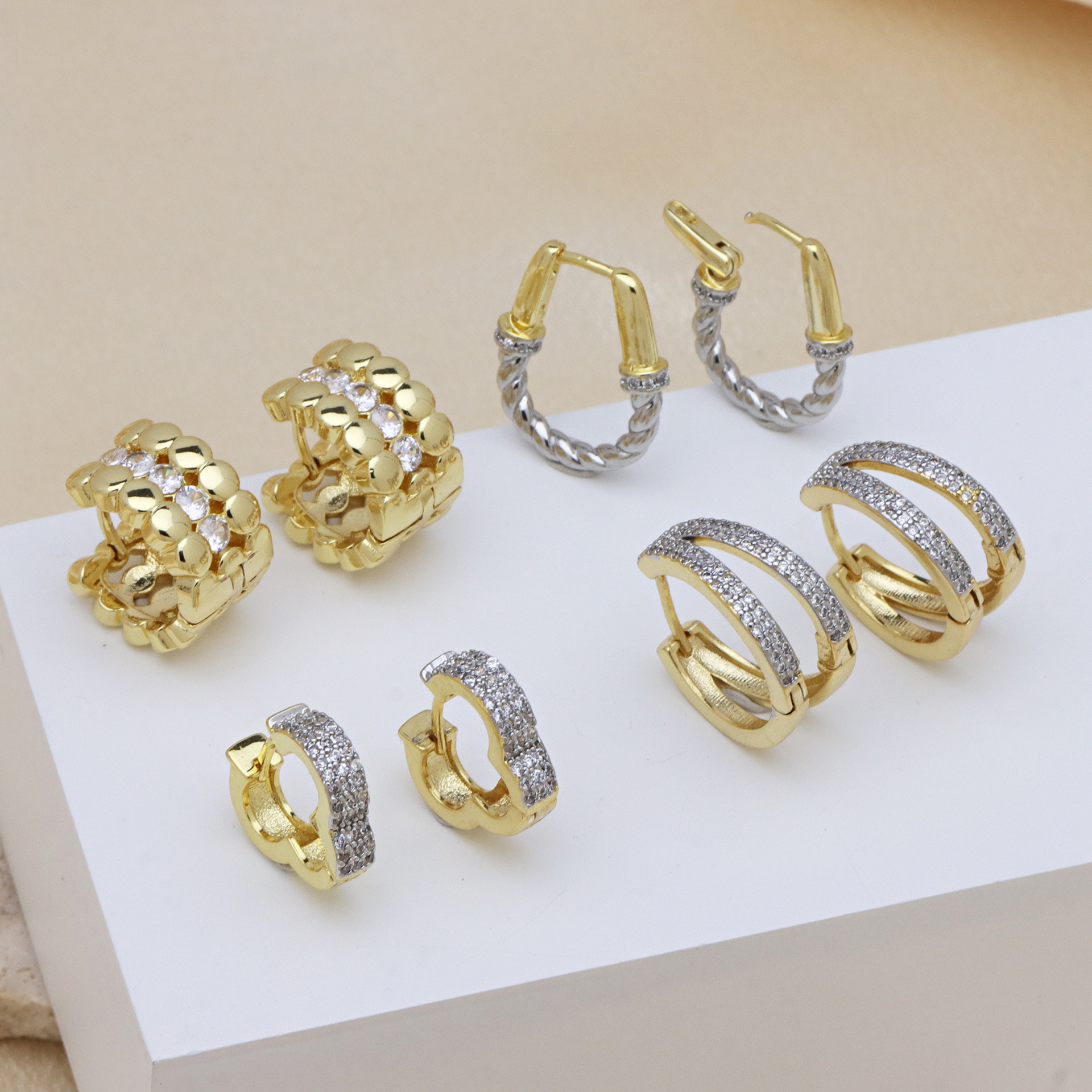 1 Pair Simple Style Geometric Mixed Metal Inlay Copper Zircon 18K Gold Plated Earrings display picture 1