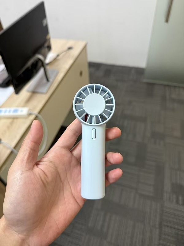 国境を越えた新型手持ち小型ファン知能デジタル表示高速タービン大風力屋外便利ミニファン|undefined