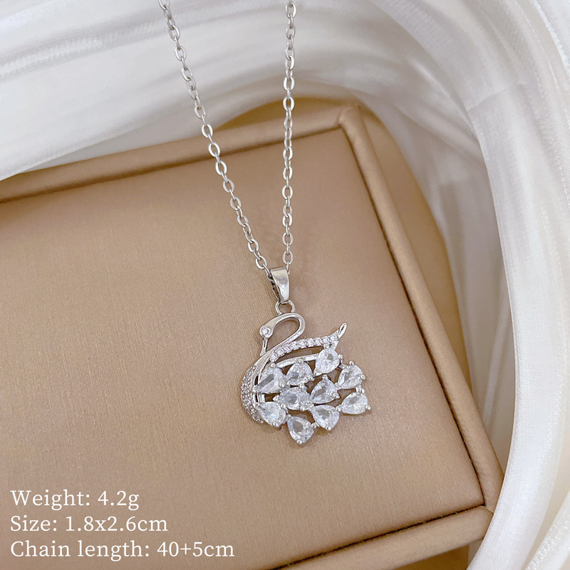 Collana con cigno e cristalli in acciaio titanio per donna_voghion.com
