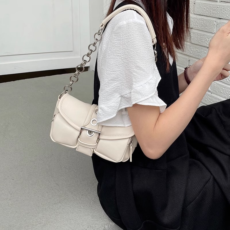 Femmes Petit Faux Cuir Couleur Unie Style Vintage Style Classique Boucle Magnétique Sac Sous Les Bras display picture 4