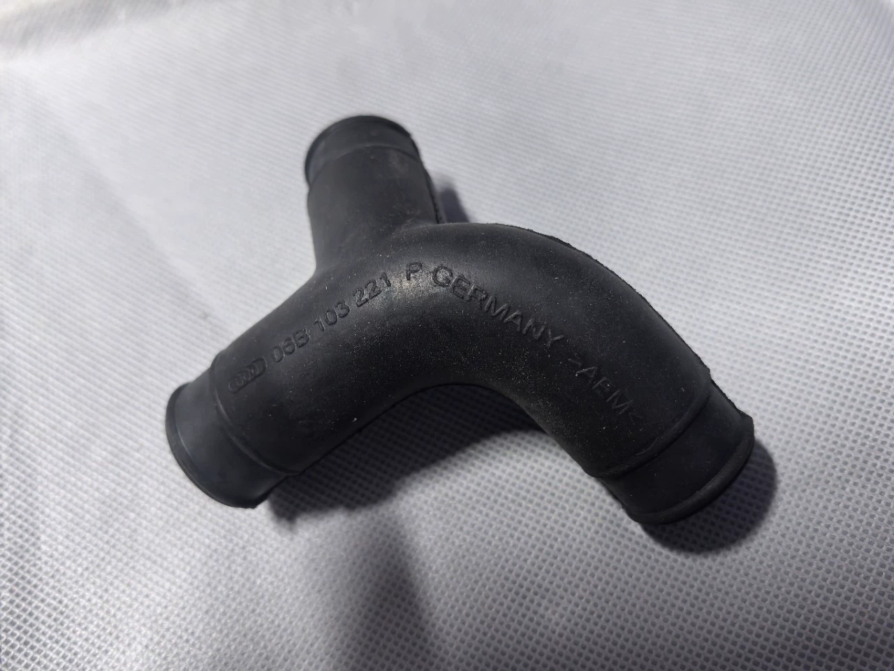 06B103221P 06B103221B Passat A6LA4 крышка клапана выхлопная труба тройник