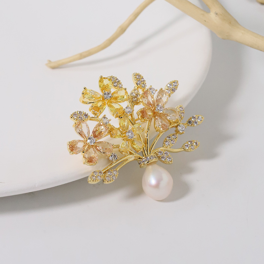 Retro simple estilo nacional broche de flores de flores de cobre chapado en oro micro-peltina temperamento femenino broche de flores de pecho de perlas accesorios de soporte vacío image 3