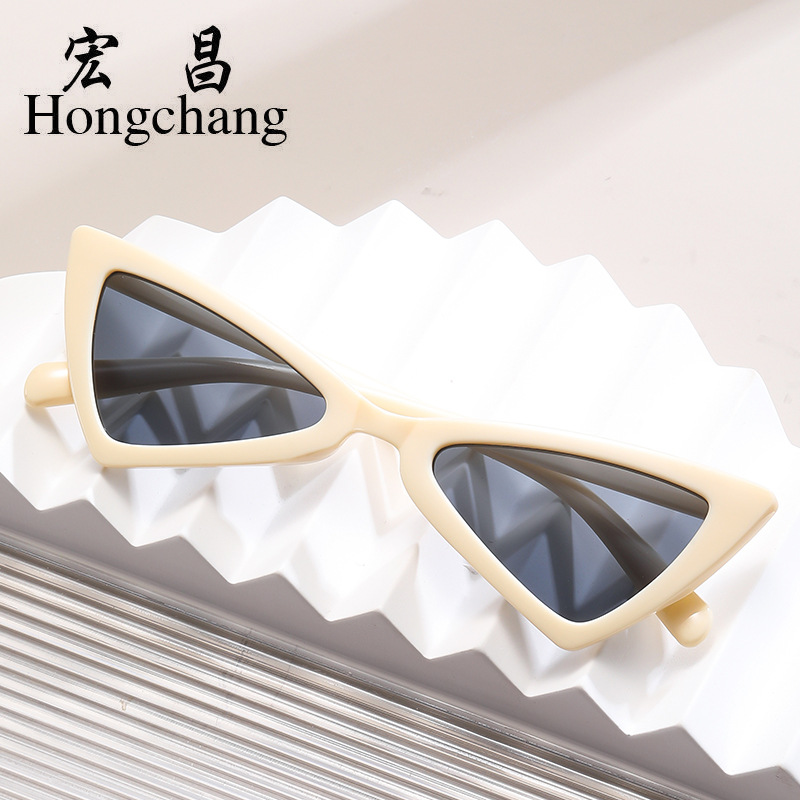 2024 새로운 삼각형 고양이 눈 선글라스 패션 유럽과 미국의 트렌드 선글라스 맞춤형 복고풍 디스코 안경 여성