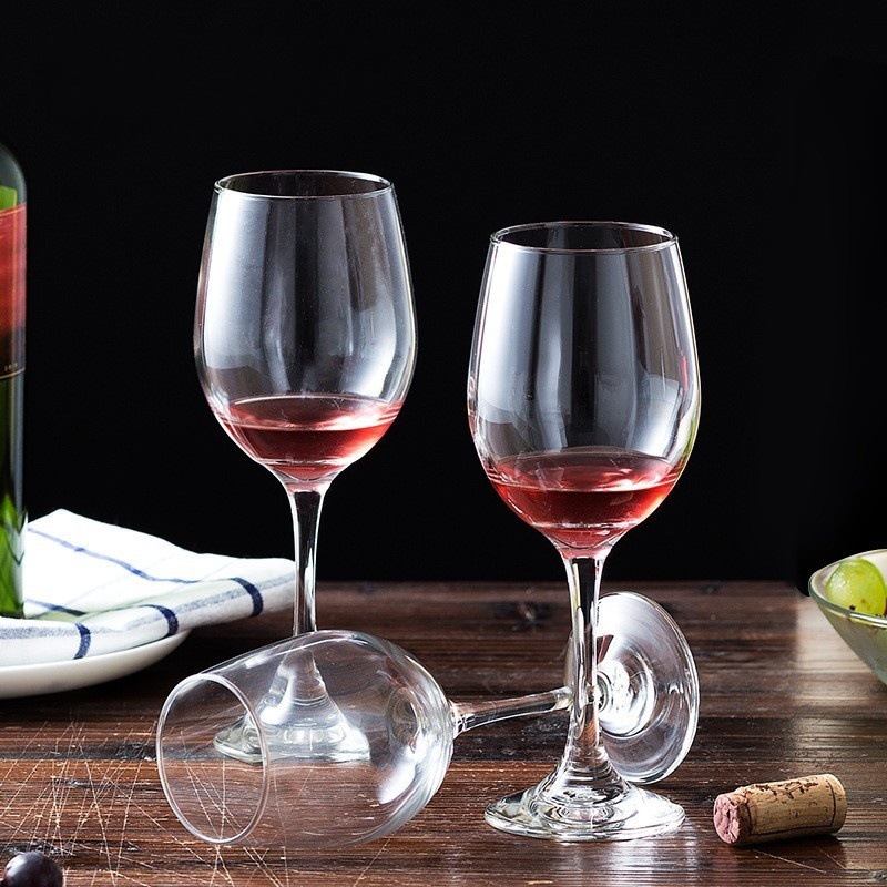 Tazas de vidrio de pie alto en stock Tazas de vino Tazas de vino Tazas de vino Tazas de vidrio domésticas Tazas de vino Hotel logotipo al por mayor