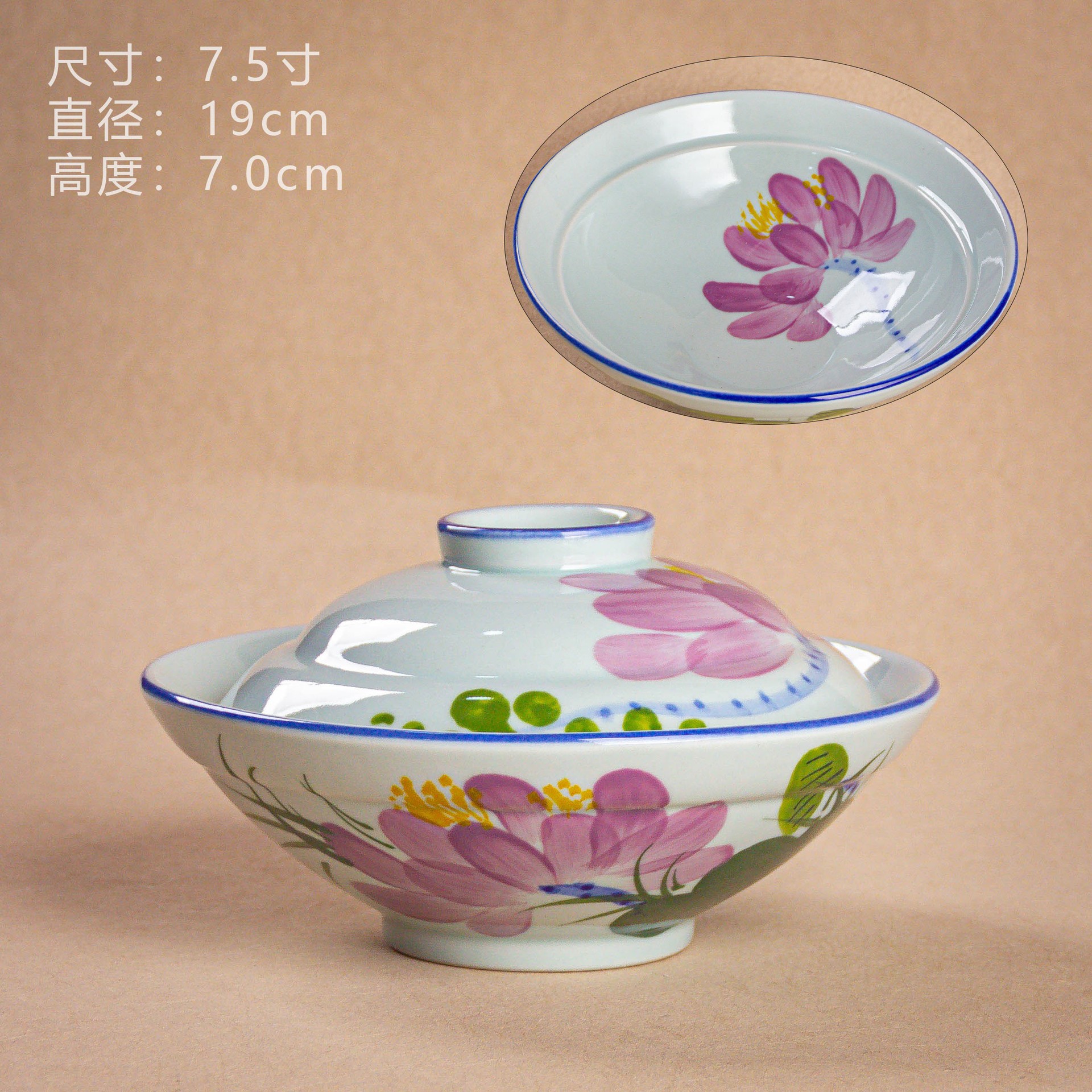 녹색 잎 보라색 연꽃