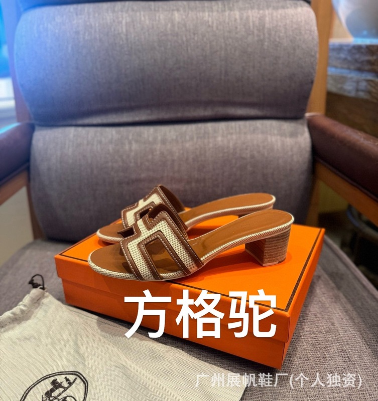 新しい夏の多用途 H ハイヒールスリッパ女性のための外着用象グレーの手のひらの形の本革厚いヒールミッドヒール外国貿易サンダル|undefined