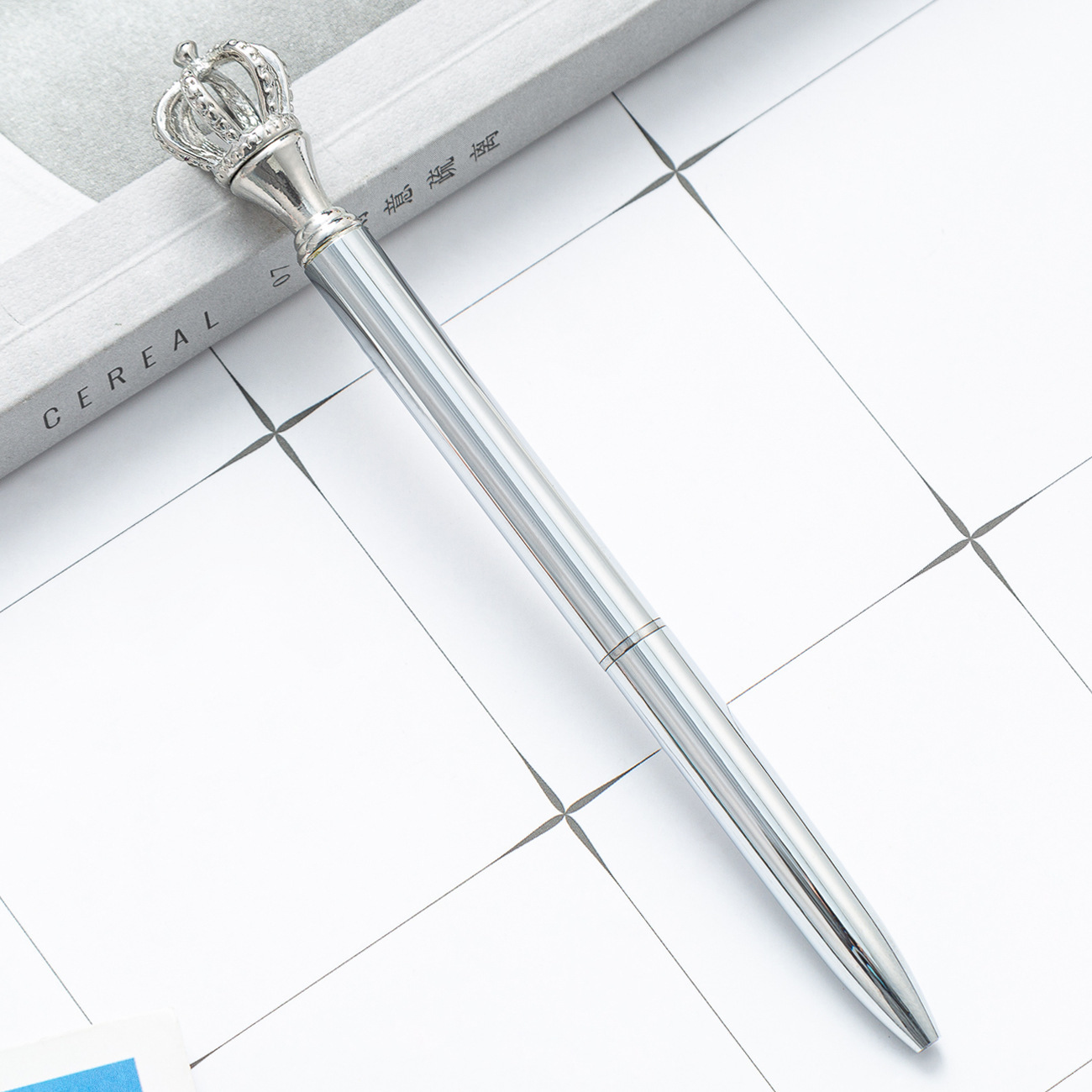 La corona de forma de lápiz de bola de metal de alto valor facial de la niña encantadora clase de regalos grabado nombre del fabricante de lápiz de regalo en stock