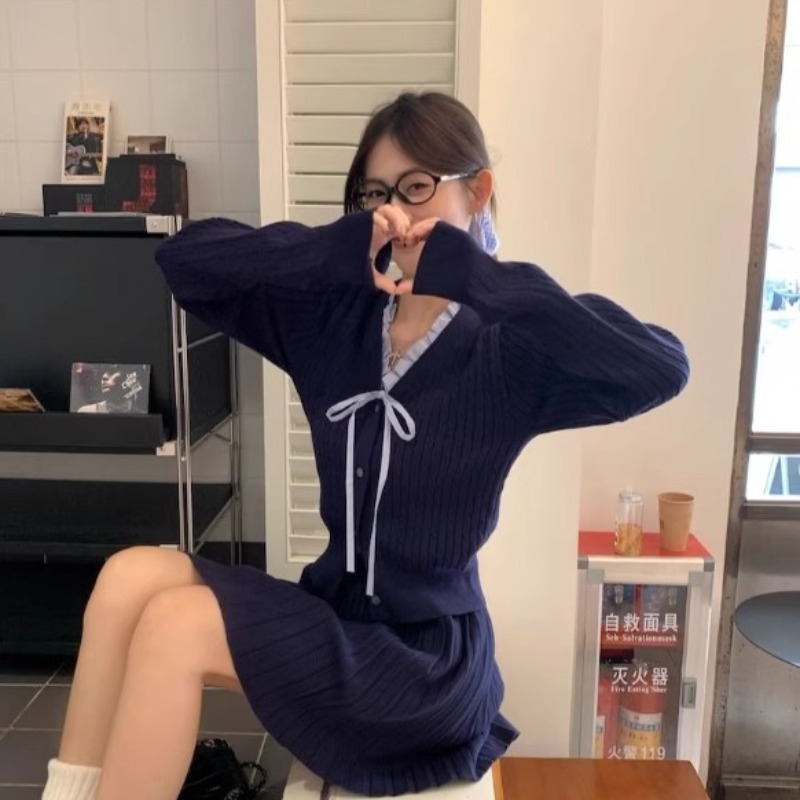 Korean Preppy Style Suit for Women, Ear-Trimmed Knitted Cardigan Top, Autumn and Winter Pleated Skirt, Two-Piece Set