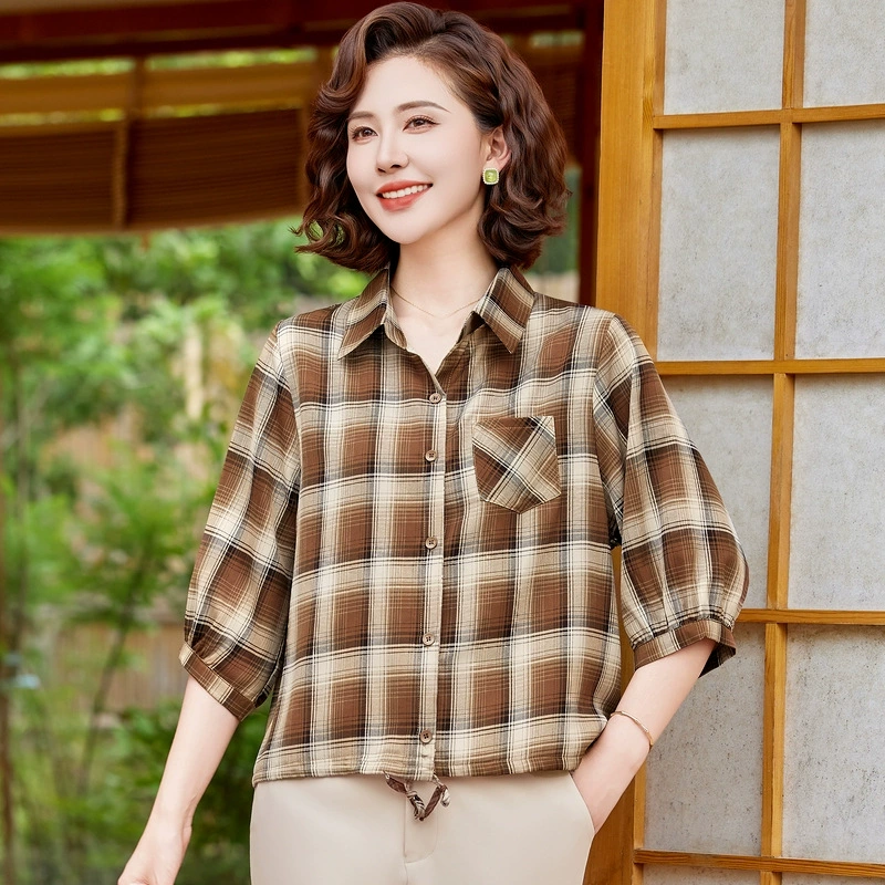 Летний костюм для мамы, рубашка с короткими рукавами в китайском стиле, новый стиль 2025 года, женская одежда среднего и пожилого возраста, модные топы и блузки, уменьшающие возраст.