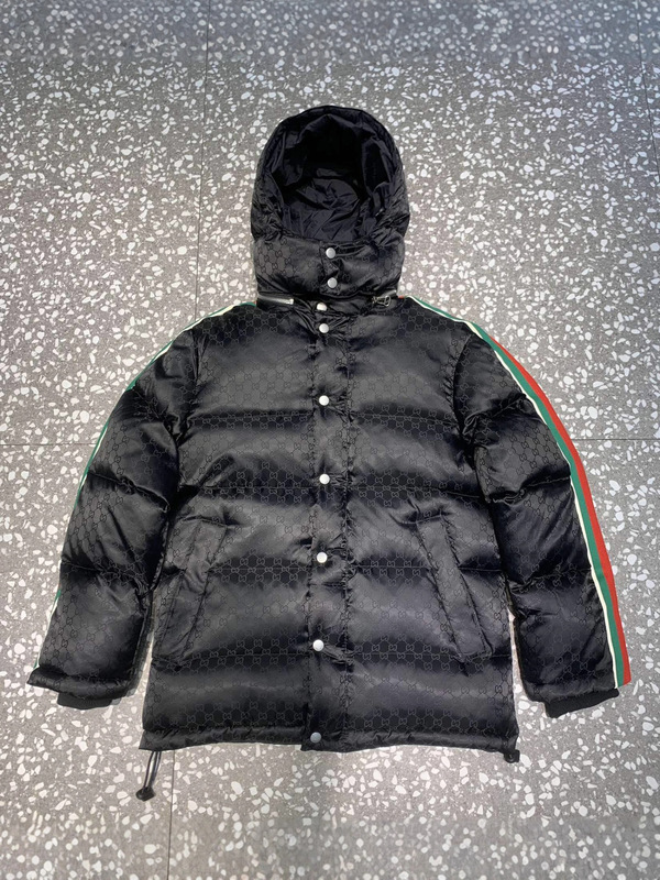 Putian high-quality 2026 Guchi down jacket, fashionable double-G color-blocking with woven tape, full double-G logo, hooded Putian high-quality 2026 Guchi down jacket, fashionable double-G color-blocking with woven tape, full double-G logo, hooded