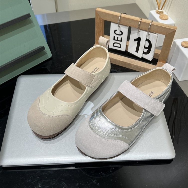 Small design Mary Jane shoes with velcro flat low-cut