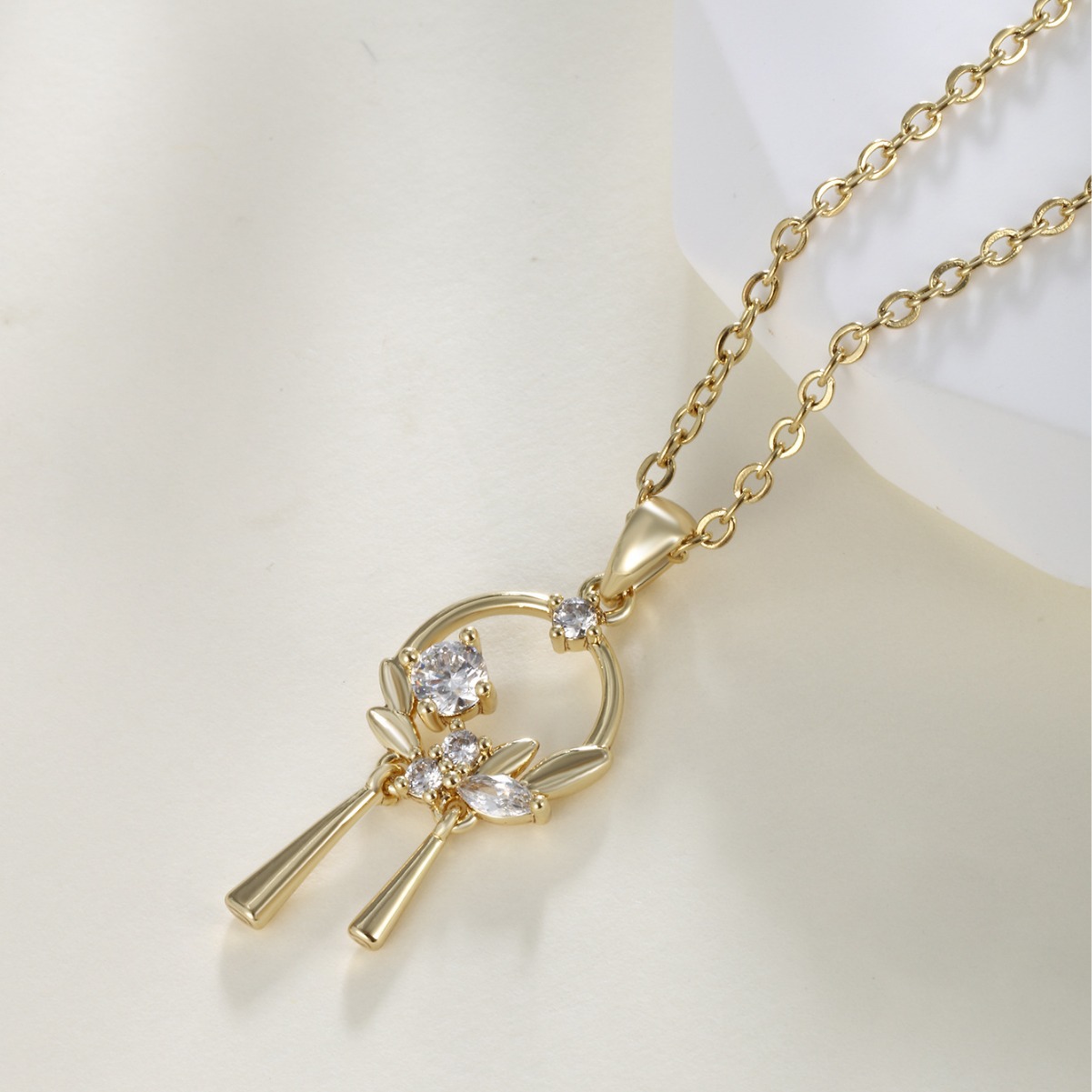 Xuping nuevo estilo de moda europea y americana collar de guirnaldas temperamento ligero de lujo aleación chapada en oro collar joyas al por mayor mujeres