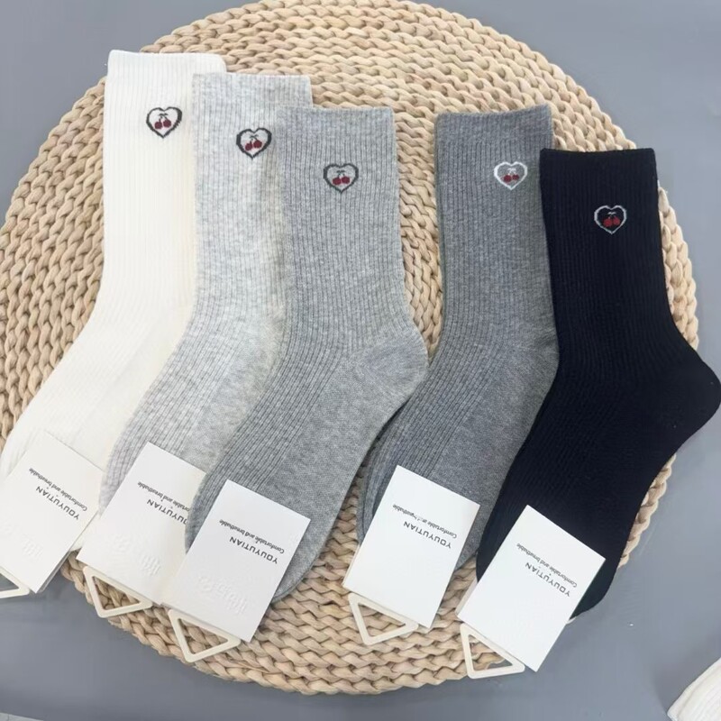 26 Autumn/Winter Wool Socks Made by a Double-Needle Machine, Women's Gray Socks, Understated Luxury, Versatile, Soft and Warm 26 Autumn/Winter Wool Socks Made by a Double-Needle Machine, Women's Gray Socks, Understated Luxury, Versatile, Soft and Warm