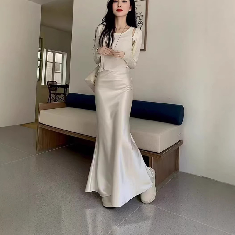 French-Style High-End Acetate Satin Fishtail Skirt for Women, Spring High-Waisted Slimming Hip-Hugging Skirt, Long Skirt French-Style High-End Acetate Satin Fishtail Skirt for Women, Spring High-Waisted Slimming Hip-Hugging Skirt, Long Skirt
