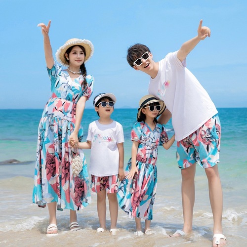 Internet celebrity parent-child summer clothes for a family of three and four, bohemian mother-daughter dresses, travel vacation beach suits