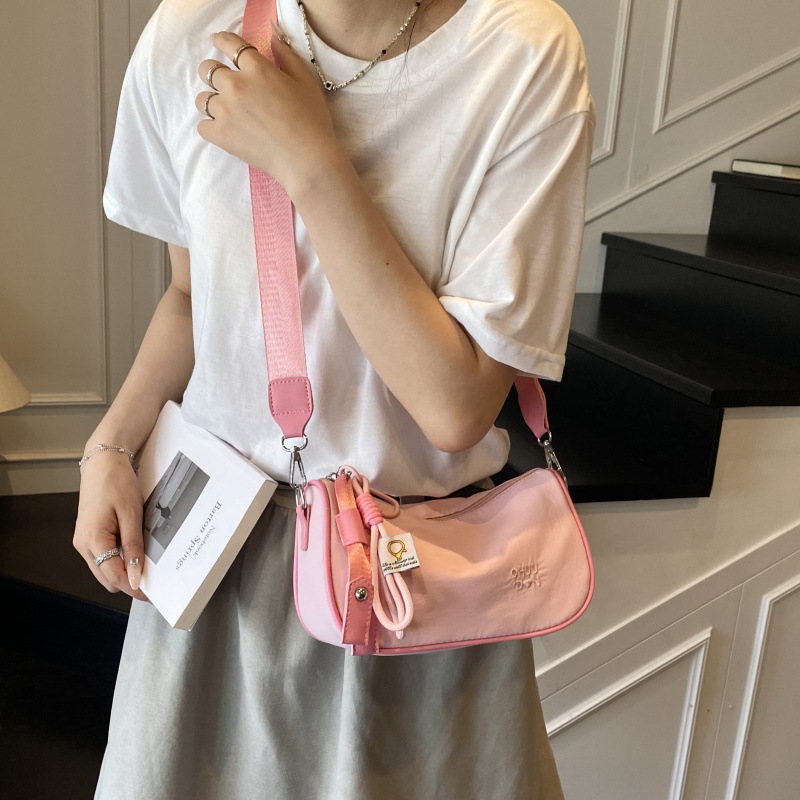 Bolso de lona de moda coreana 2025 verano nuevo bolso femenino con letras bordadas bolso de hombro casual bolso de mensajero con correa de hombro ancha