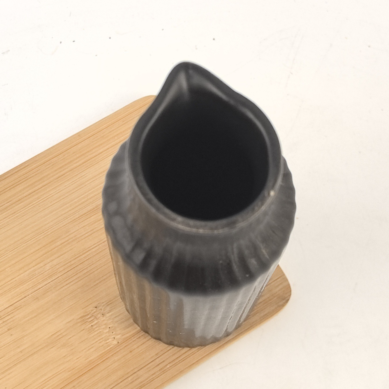 Botella de aceite de cerámica creativa negra personalizada simple cocina nórdica decoración del hogar condimento sub-embotellado moderno ligero lujo alto