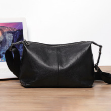 男士单肩包真皮斜挎包轻便休闲男包真植鞣头层牛皮男包轻软旅行包