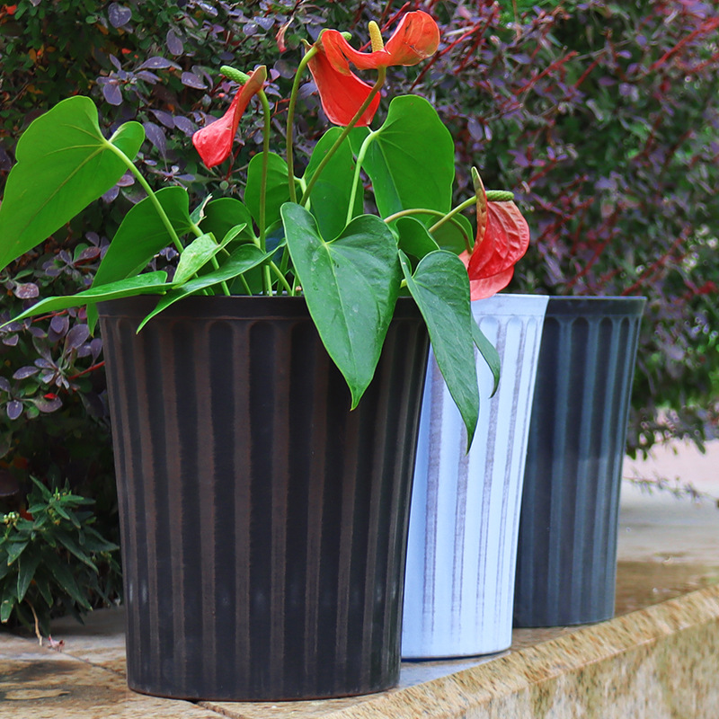 Venta al por mayor retro estilo europeo galón maceta de plástico maceta hogar Hortensia Rosa alambre Lotus resina maceta