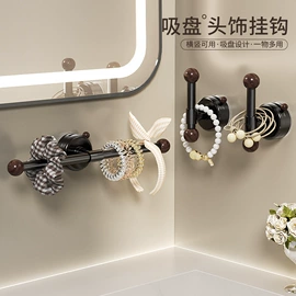 衣钩/挂钩;纸巾盒;垃圾桶