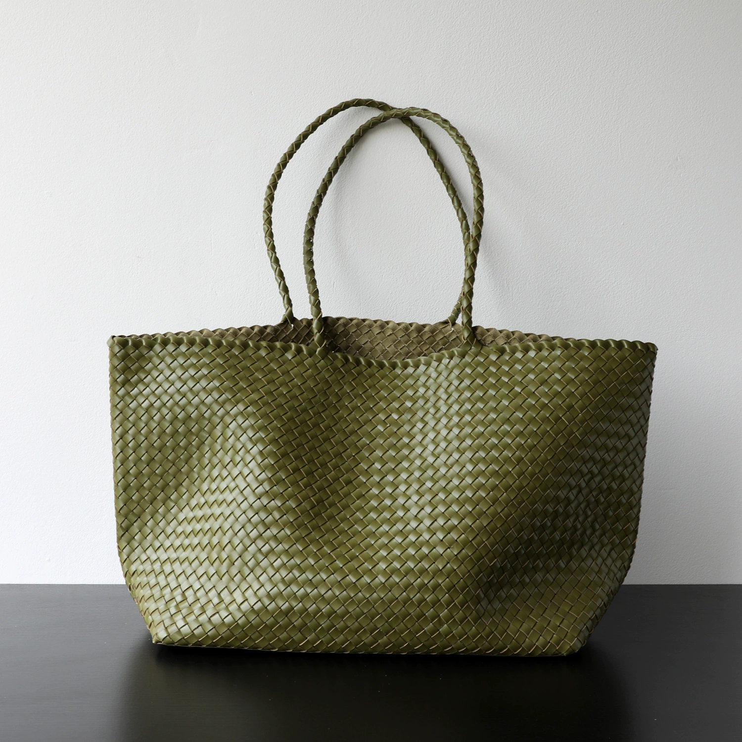 Retro capacious leather bag, high-quality style, genuine leather