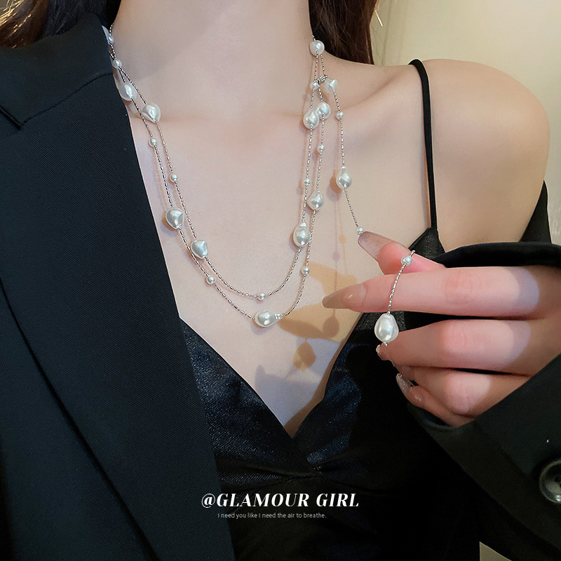 Collar de tres capas de perlas irregulares collar de lujo ligero de alto grado Cadena de suéter nicho collar de diseño personalizado al por mayor