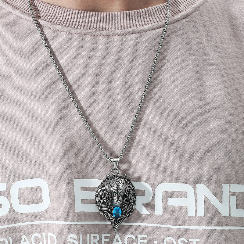 Retro Diamond-studded Wolf Head Pendant Necklace display picture 4