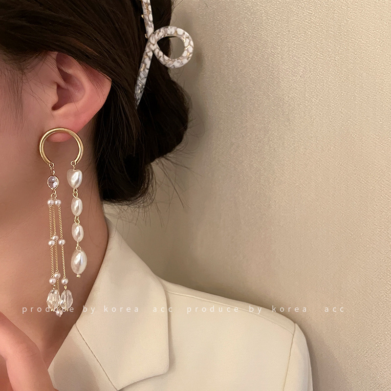 Long elegant fashionable universal earrings pearl