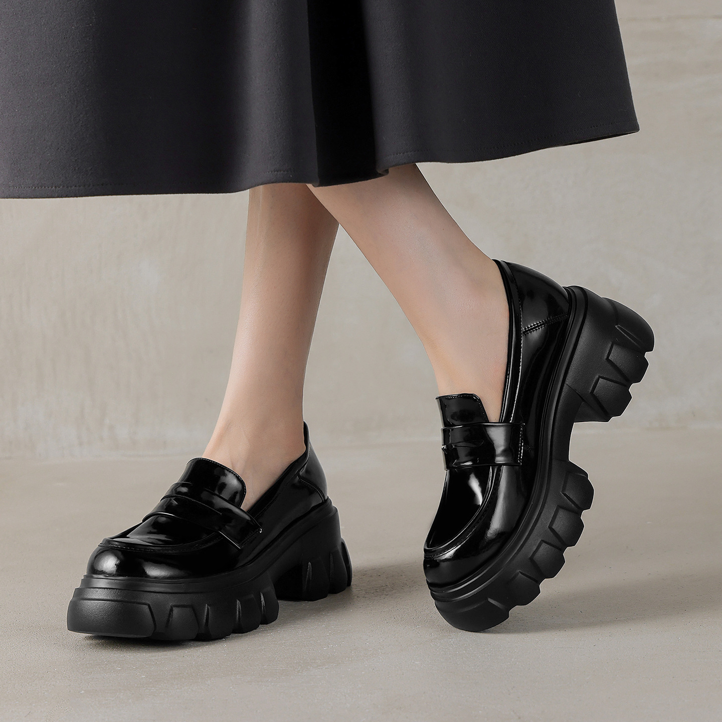 Giày loafer nữ đế xuồng cao gót phong cách Anh quốc cổ điển — đen