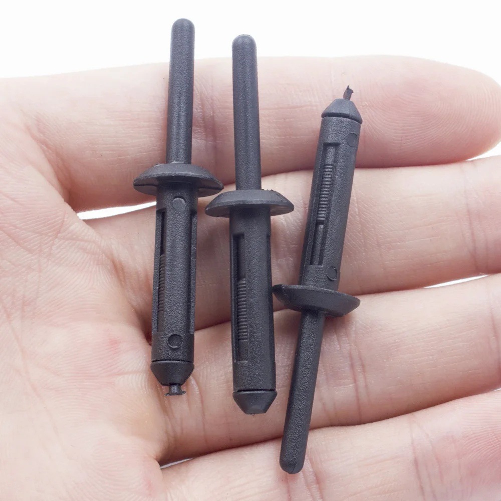 适用于吉普牧马人JK 6506007AA塑料铆钉黑色保险杠扣件