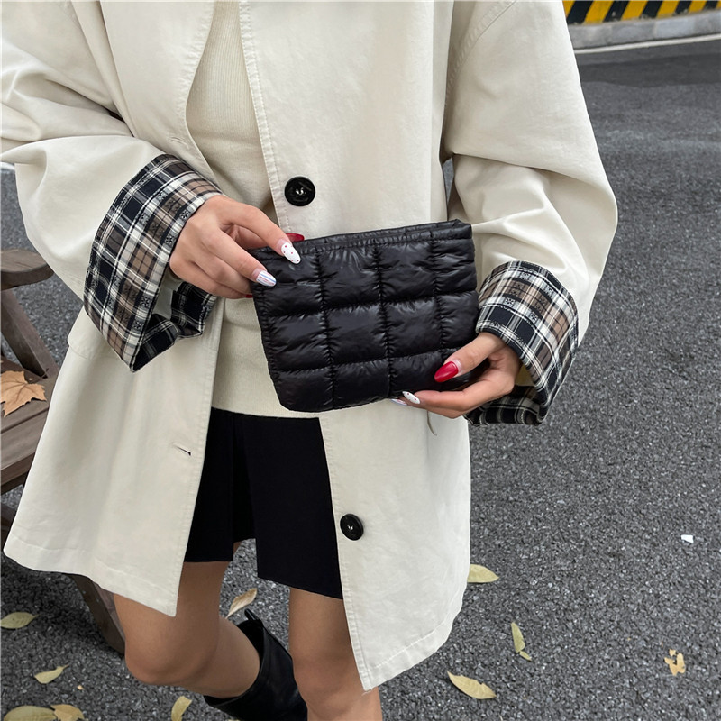 Este año, la moda coreana, bolsas plegables, mujeres, otoño y invierno 2025, nuevos bolsos casuales, bolsas de mano.