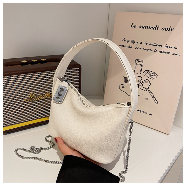 Women's Artificial Leather Solid Color Vintage Style Fashion Square Zipper Handbag Crossbody Bag display picture 2