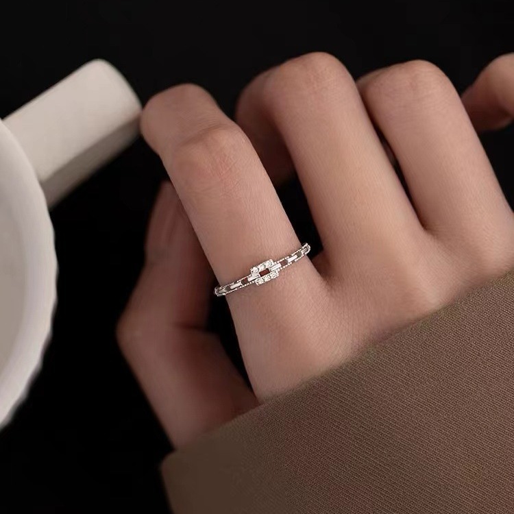 Cincin rantai berlian berlapis perak 925 desain niche wanita cincin angin dingin cincin jari indeks mewah lampu