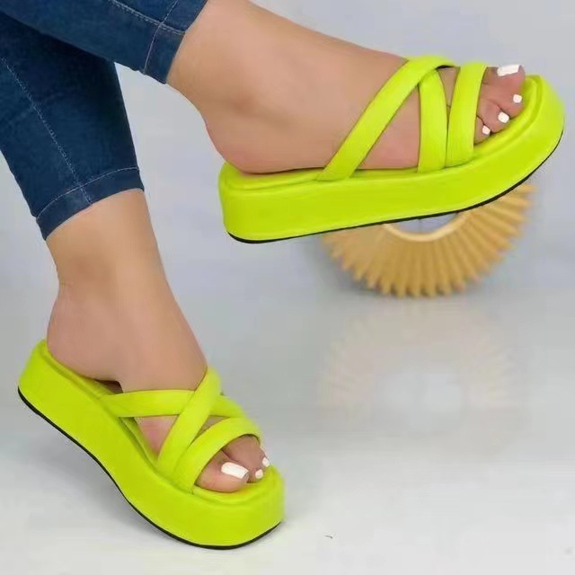 Women's Casual Basic Solid Color Round Toe Platform Sandals display picture 2