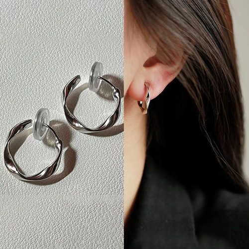 Vintage Pure Desire Style Ear Clips for Women without Piercing, New Round Circle Earrings with Elegant and Refined French Mosquito Disc Earrings