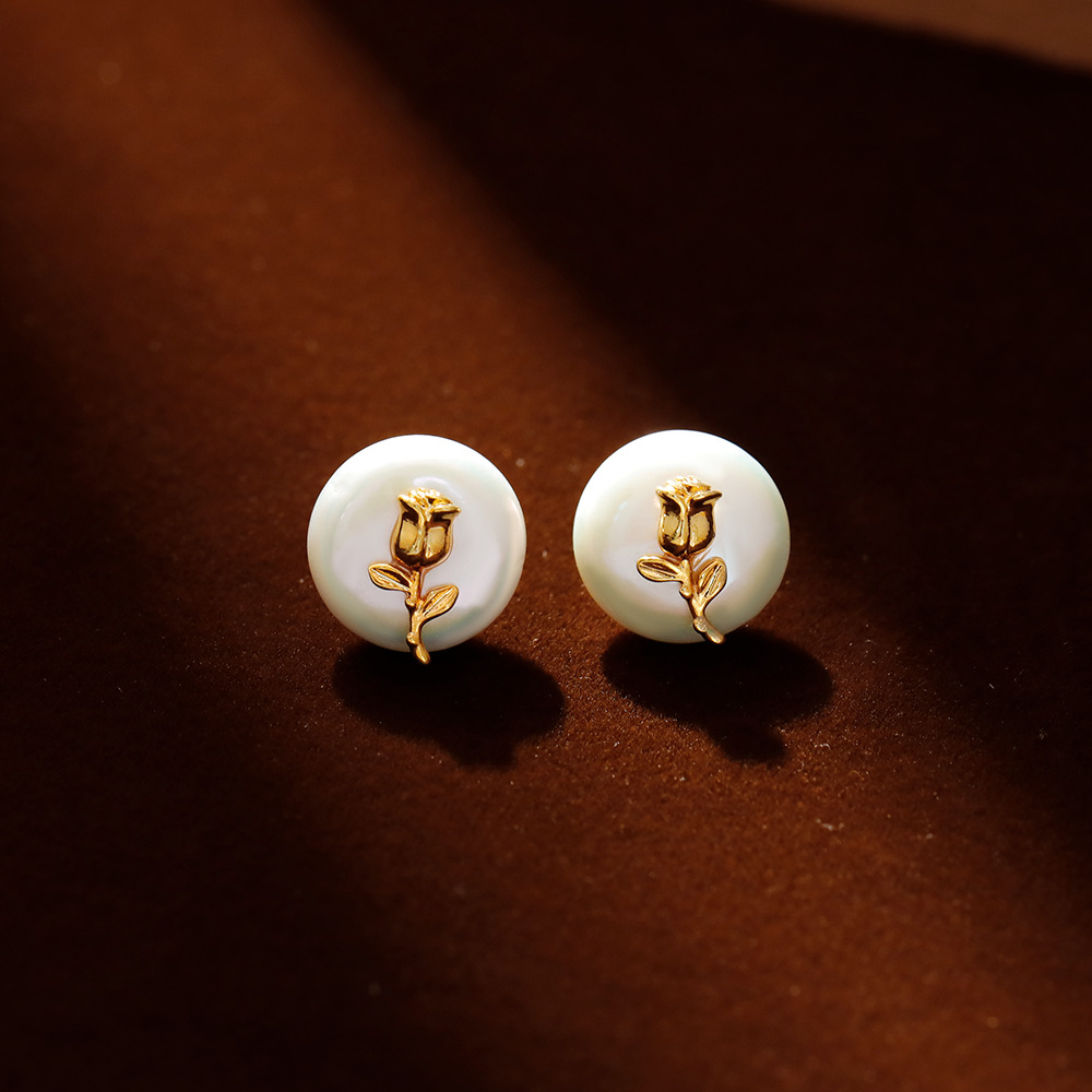 Retro elegant earrings from pearl