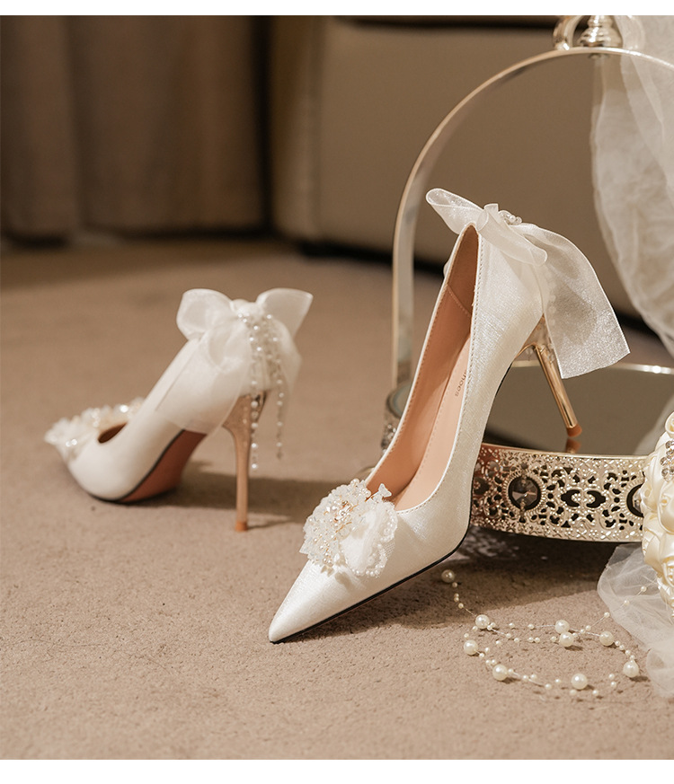 2024 Novi svileni čevlji z pentljo Water Diamond Beli čevlji z visoko peto za ženske poročne bankete in čevlji za družice_voghion.com